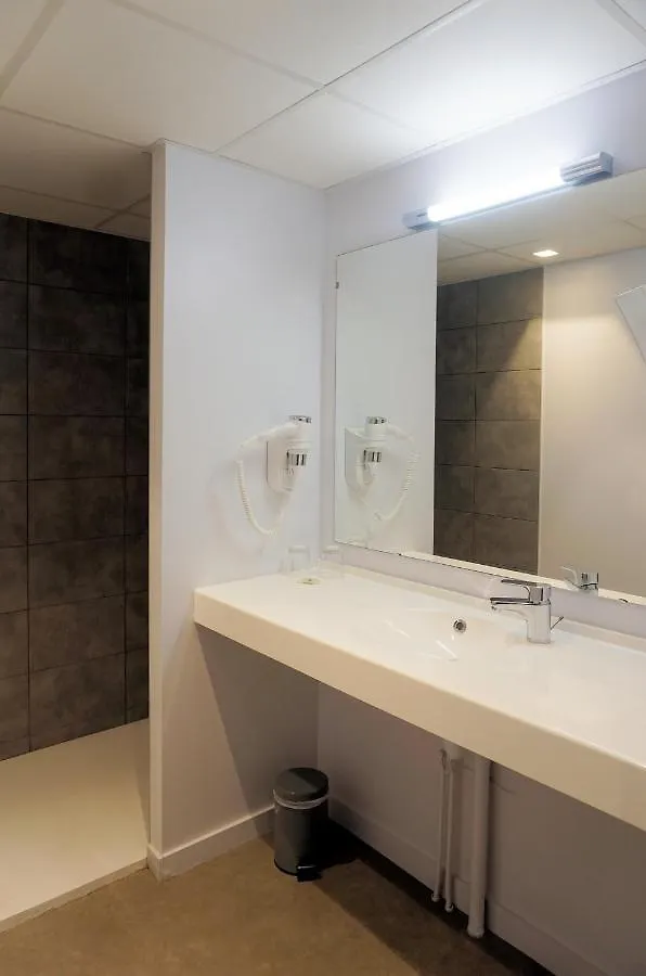***  Logis Hotel Le Confluent Pontaumur France