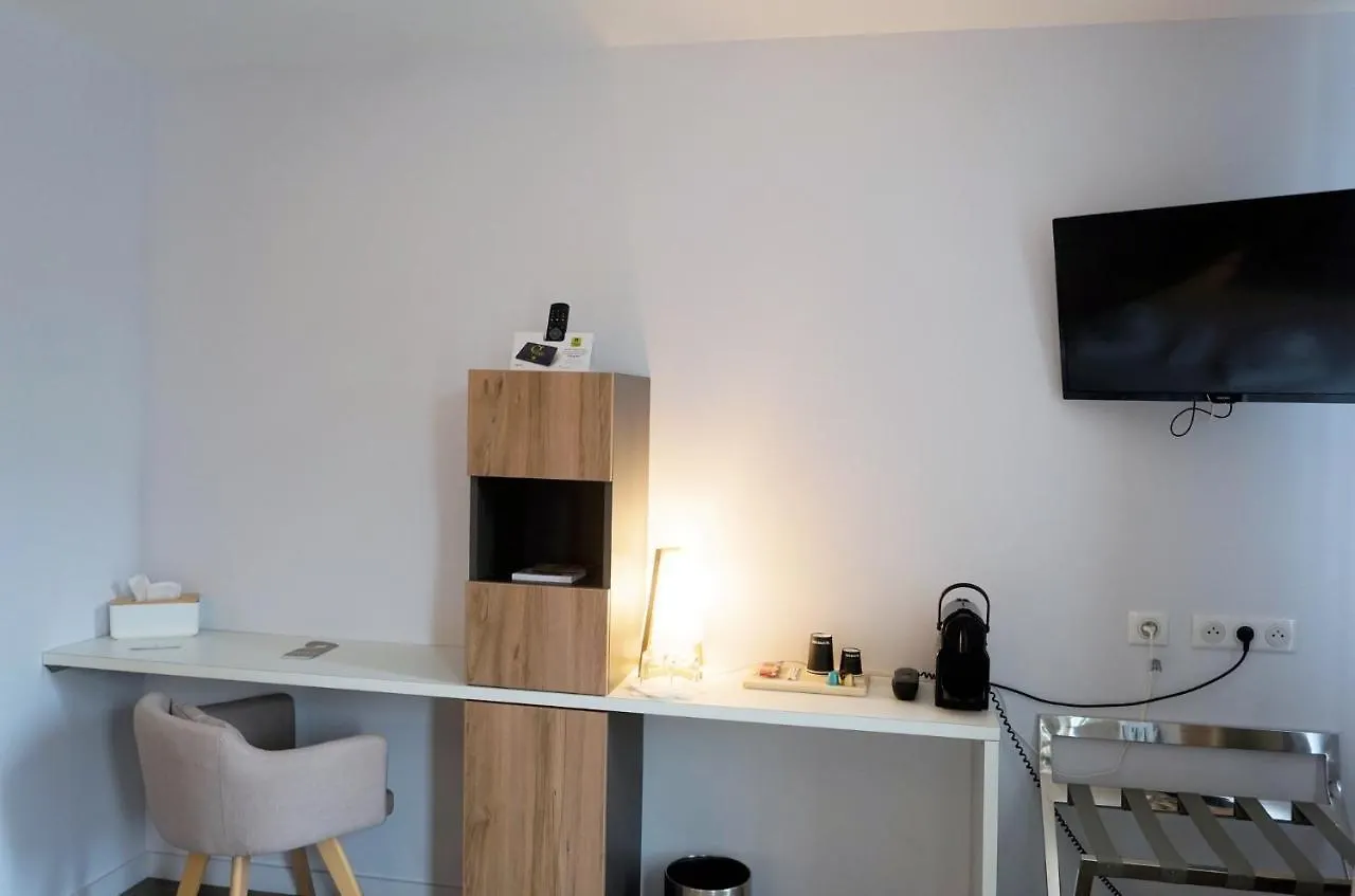 Logis Hotel Le Confluent Pontaumur France