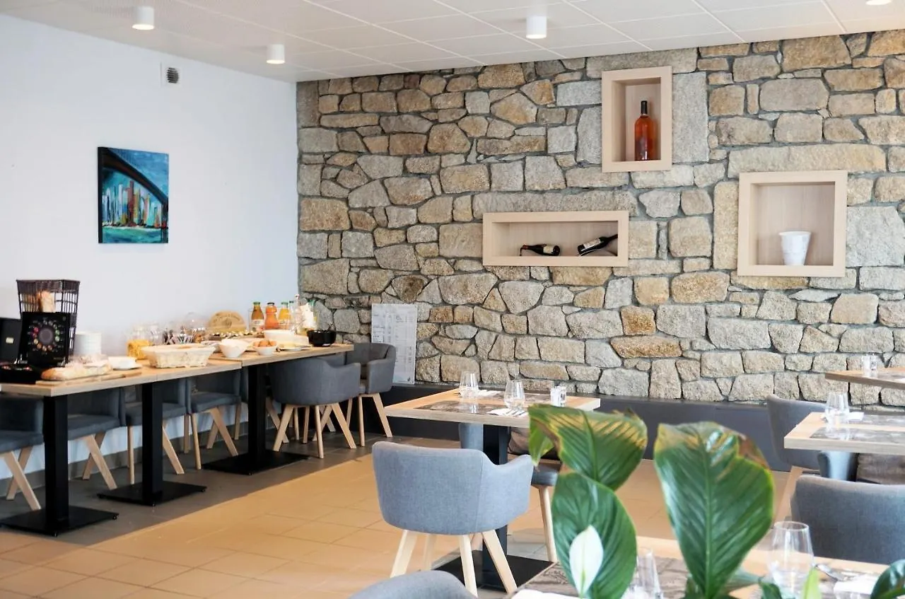 Logis Hotel Le Confluent Pontaumur 3*,