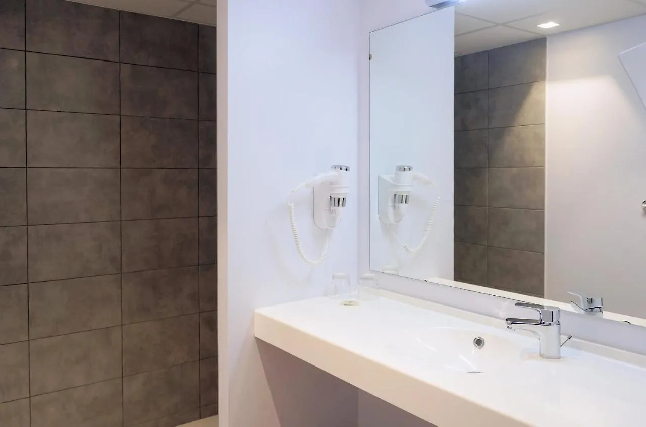 Logis Hotel Le Confluent Pontaumur 3*,  France