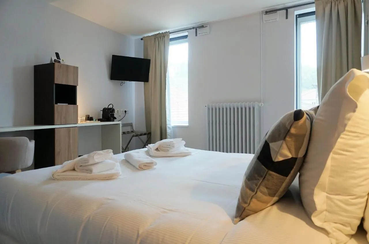***  Logis Hotel Le Confluent Pontaumur France
